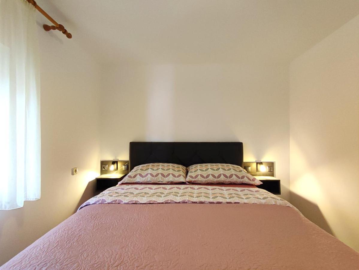 Apartments Jolic Vir Eksteriør bilde